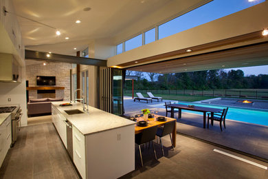 Inspiration for a modern kitchen in Columbus.