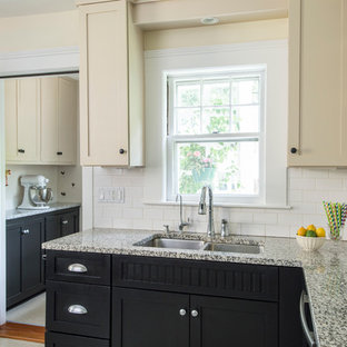 75+ Küchen mit Rückwand aus Metrofliesen und Linoleum Ideen & Bilder