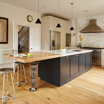 Bespoke kitchen with Victorian lamppost