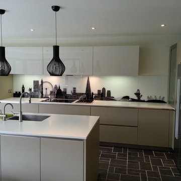 Bespoke London Skyline splashback in Poggenpohl kitchen 1