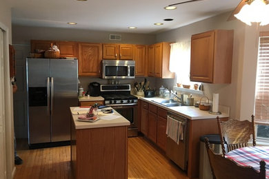 This is an example of a modern kitchen in Baltimore.