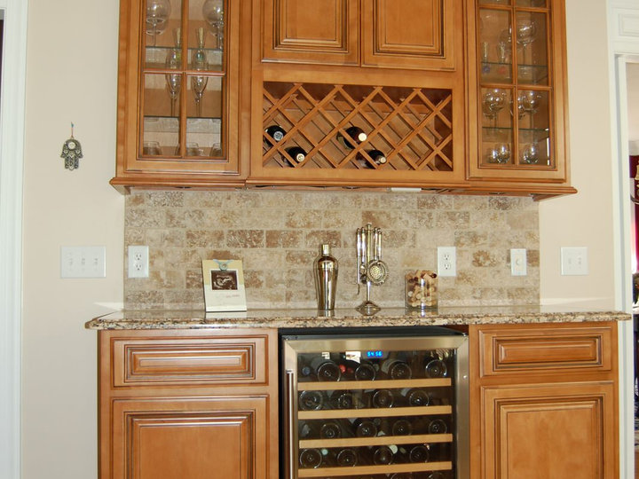 Home bar - large traditional l-shaped home bar idea