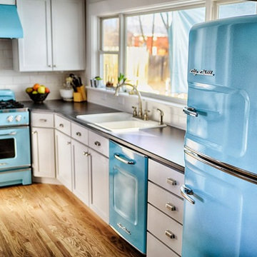 Big Chill Original Retro Refrigerator