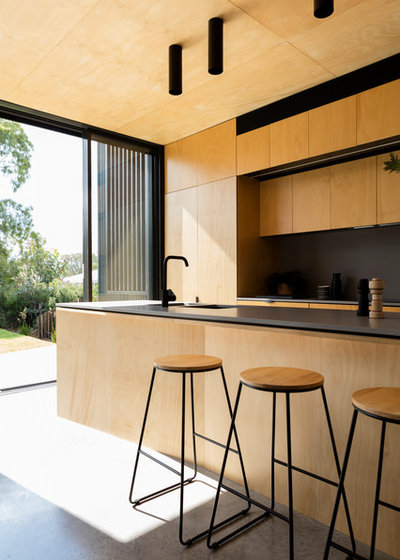 Modern Kitchen by Christopher Polly Architect