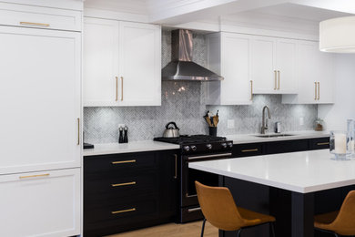 Design ideas for a traditional kitchen in Toronto.