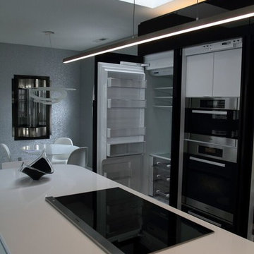Black & White kitchen in nFusionGlass