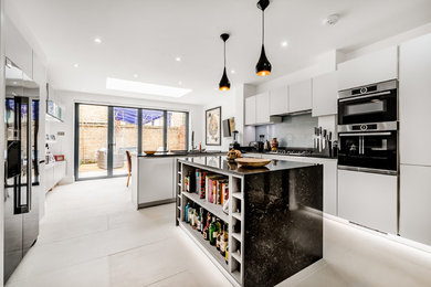 Black & white kitchen with interior solution in concrete finish