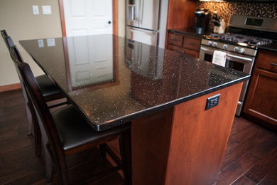 Example of a classic kitchen design in Seattle