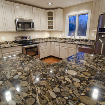 Black Mosaic Gold Granite/ Marinace Granite Kitchen