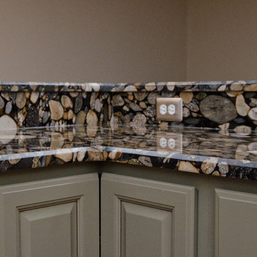 Black Mosaic Gold Granite/ Marinace Granite Kitchen