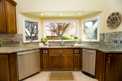 Example of a classic kitchen design in San Francisco