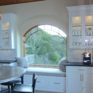 75+ Küchen mit Edelstahl-Arbeitsplatte und Travertin Ideen & Bilder