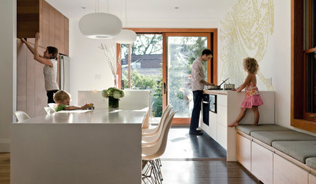 Houzz Tour: The Case of the Disappearing Clutter in Toronto