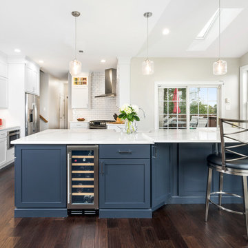 75 Kitchen With Blue Countertops Ideas, What Color Cabinets Go With Dark Blue Countertops