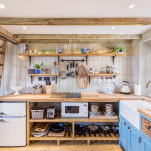 This is an example of a country kitchen in Glasgow.