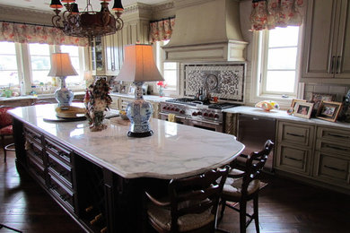 Example of a classic kitchen design in Wilmington