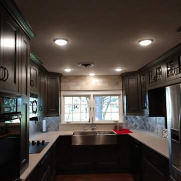 Brentwood Maple Smokey Hills Beaded Inset Door w/Caesarstone Topus Concrete qtz.