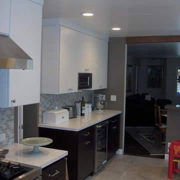 Brian's Oakland Fieldstone Cabinetry Kitchen - Maple, Tempe, Marshmallow Cream,