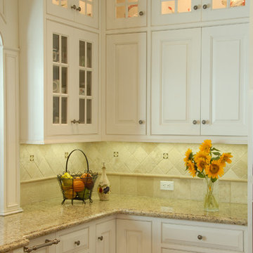 Bright and Light Traditional Kitchen