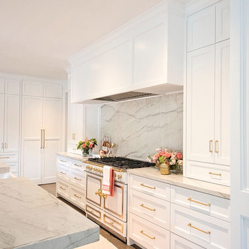 Bright, Lovely Kitchen in Benjamin Moore's Decorator's White