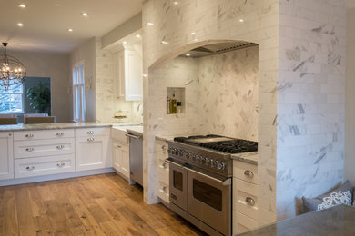 Design ideas for a traditional kitchen in Calgary.