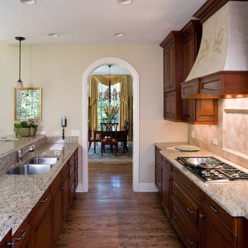 Brookhaven Cherry Cabinet Kitchen with Giallo San Fransisco Granite Countertops