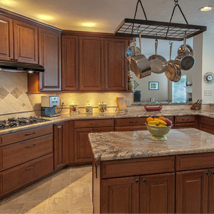 Traditional kitchen designs - Inspiration for a timeless kitchen remodel in Houston