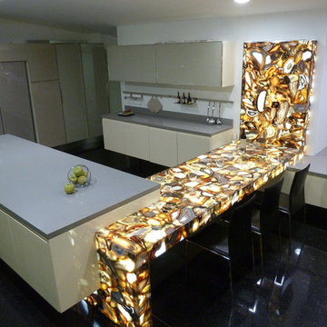 Brown Agate Kitchen Table and Accents