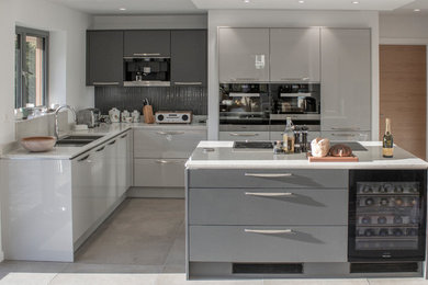 This is an example of a modern kitchen in Devon.