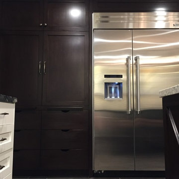 Built-in refrigerator and pantry cabinet