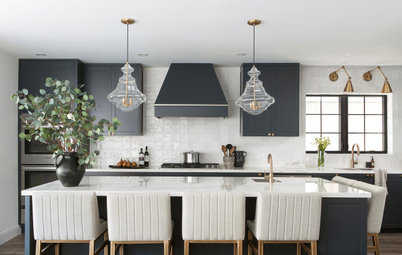 Kitchen of the Week: Black-and-White Elegance in an Open Plan