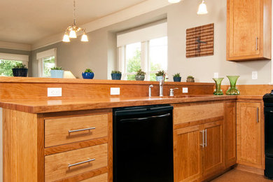 Example of an arts and crafts kitchen design in Portland