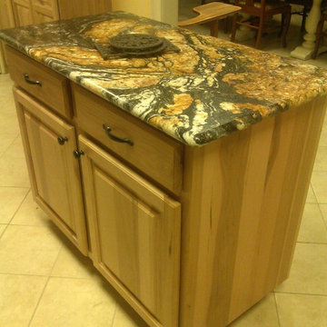 Burns kitchen - Hickory Natural - Orinoco Granite