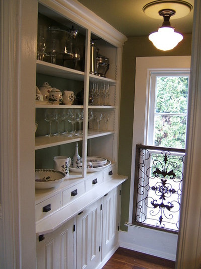 Traditional Kitchen Butler's Pantry