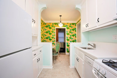 ニューヨークにあるミッドセンチュリースタイルのおしゃれなキッチンの写真