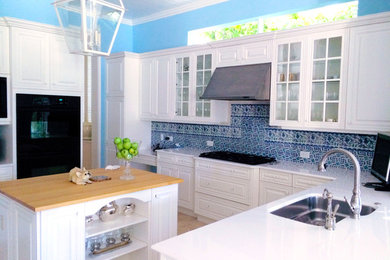 Kitchen - kitchen idea in Miami