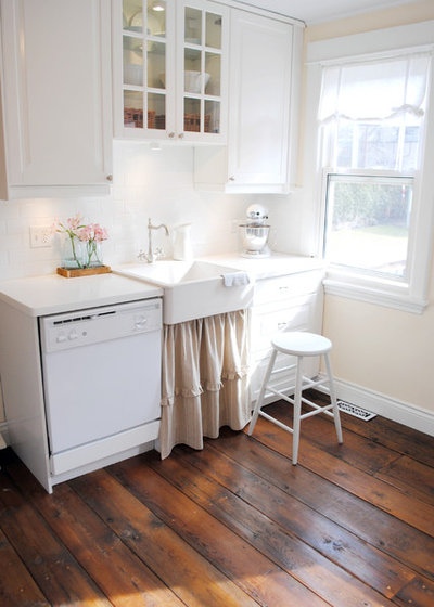 Shabby-chic Style Kitchen Canadian Cottage