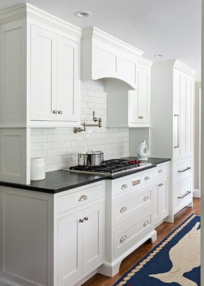Beach Style Kitchen by Main Street Kitchens at Botellos