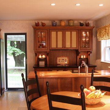 Cape Cod Style Kitchen with 2 concealed ovens