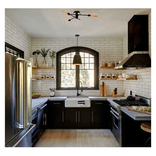 Carriage house - Farmhouse - Kitchen - New York - by RoomSecret | Houzz
