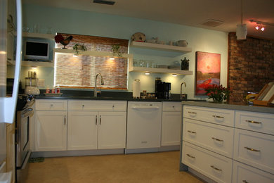 Trendy kitchen photo in Orlando