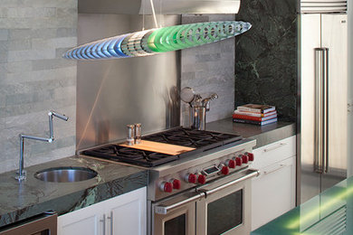 サンフランシスコにあるラグジュアリーな広いコンテンポラリースタイルのおしゃれなキッチンの写真