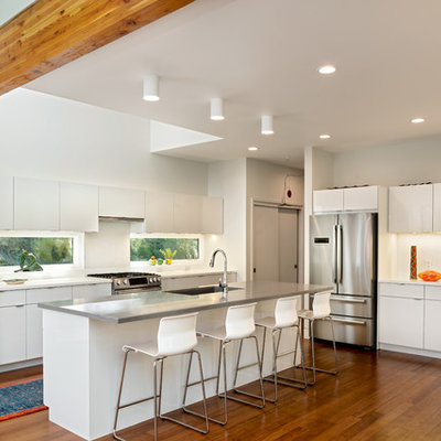 Kitchen - contemporary kitchen idea in Other