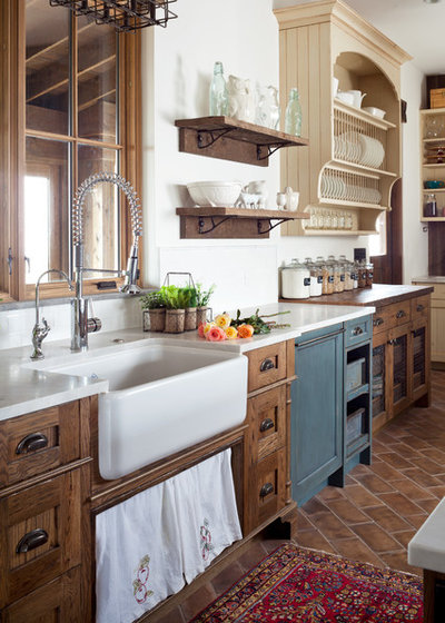 Farmhouse Kitchen by Dragonfly Designs