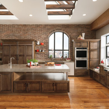 Casual Kitchen with Quartersawn Oak Cabinets
