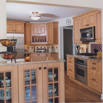 Casual Traditional  Kitchen
