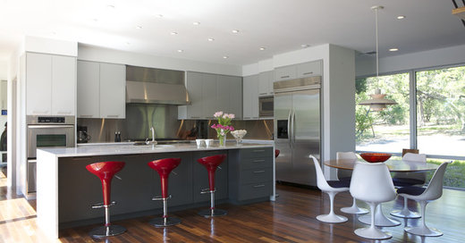 Modern Icons: The Saarinen Tulip Dining Table