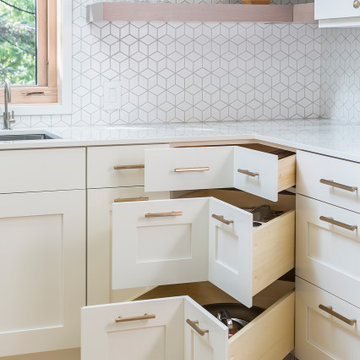 CEDAR LAKE KITCHEN
