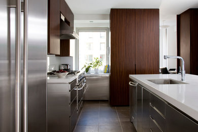 Kitchen - contemporary kitchen idea in New York