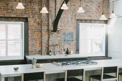 Mittelgroße, Offene Moderne Küche mit Betonarbeitsplatte und Kücheninsel in New York